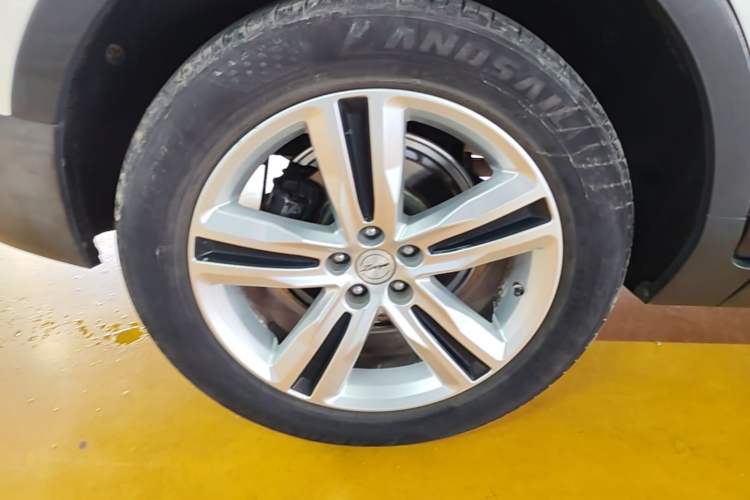 Used Zotye T700 2017 1.8T Dual-Clutch Luxury Model Right Rear Wheel Hub