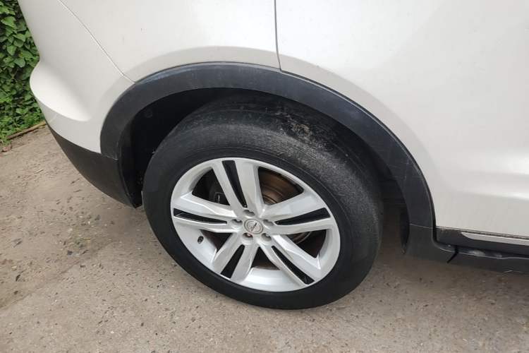 Used Zotye T700 2017 1.8T Dual-Clutch Luxury Model Right Rear Wheel Hub