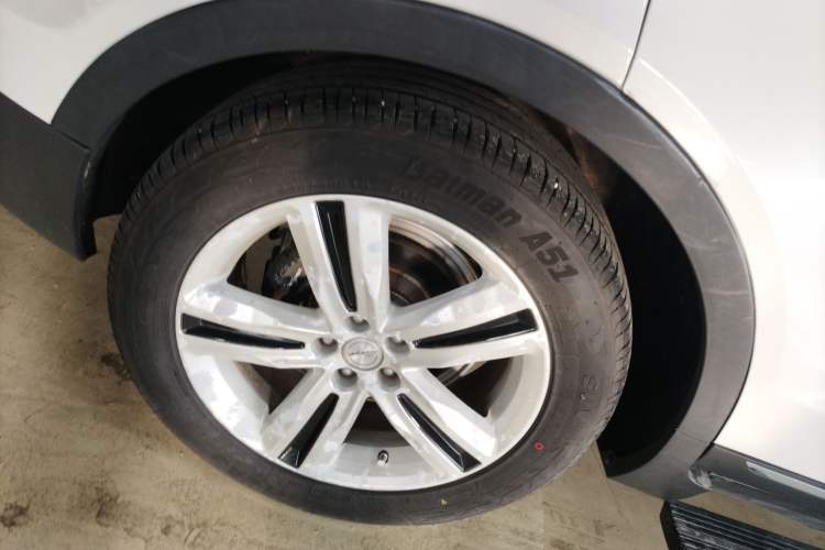 Used Zotye T700 2017 1.8T Dual-Clutch Prestige Model Right Rear Wheel Hub