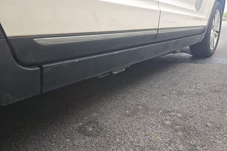 Used Zotye T700 2017 1.8T Dual-Clutch Prestige Model Right Side Sill
