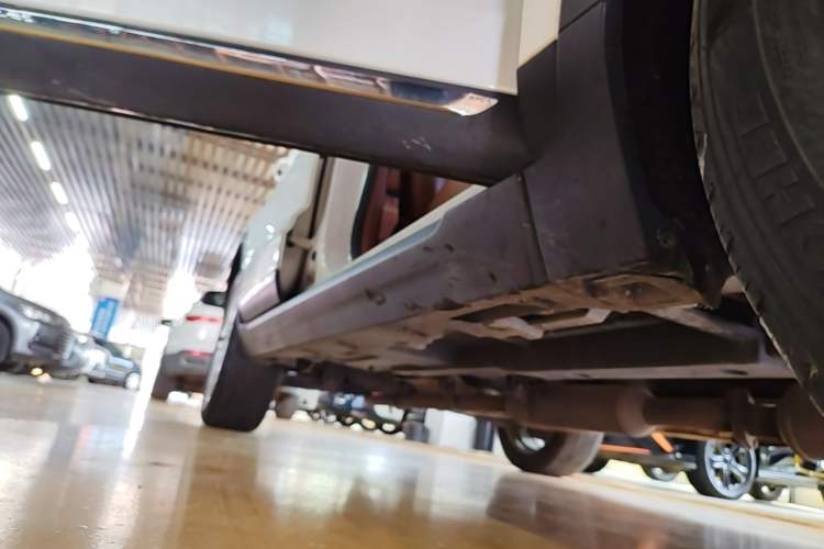 Used Zotye T700 2017 1.8T Dual-Clutch Luxury Model Right Side Sill