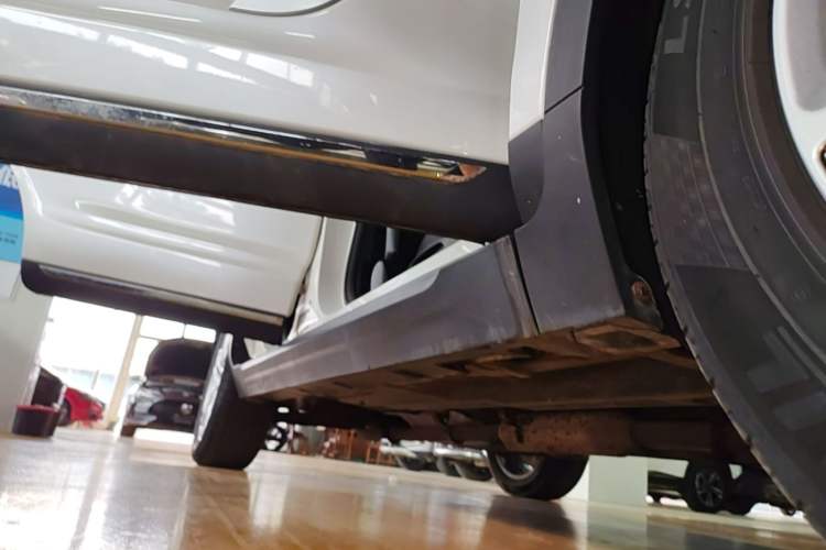 Used Zotye T700 2017 1.8T Dual-Clutch Luxury Model Right Side Sill