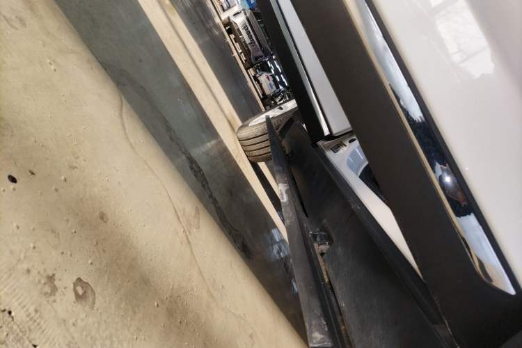 Used Zotye T700 2017 1.8T Dual-Clutch Prestige Model Right Side Sill