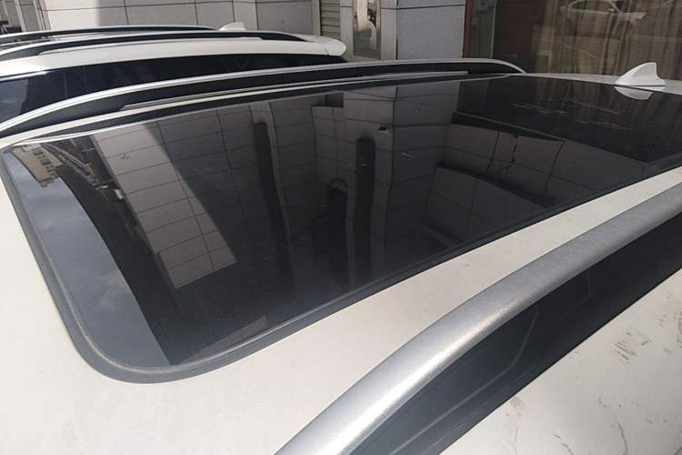 Used Zotye T700 2017 1.8T Dual-Clutch Prestige Model Roof