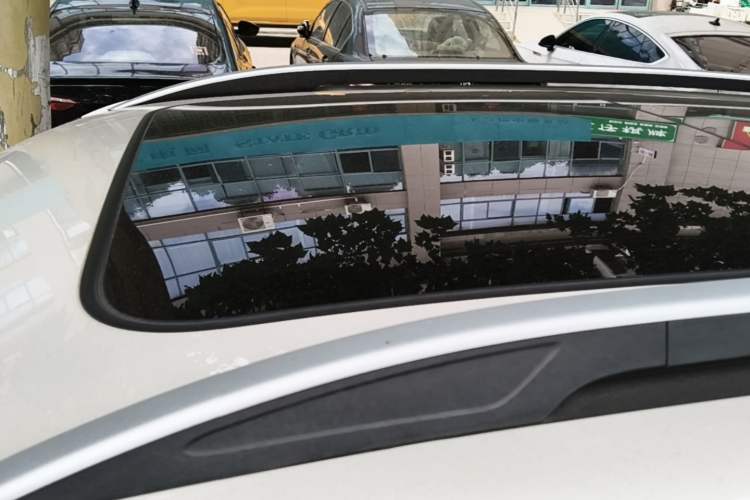 Used Zotye T700 2017 1.8T Dual-Clutch Prestige Model Roof