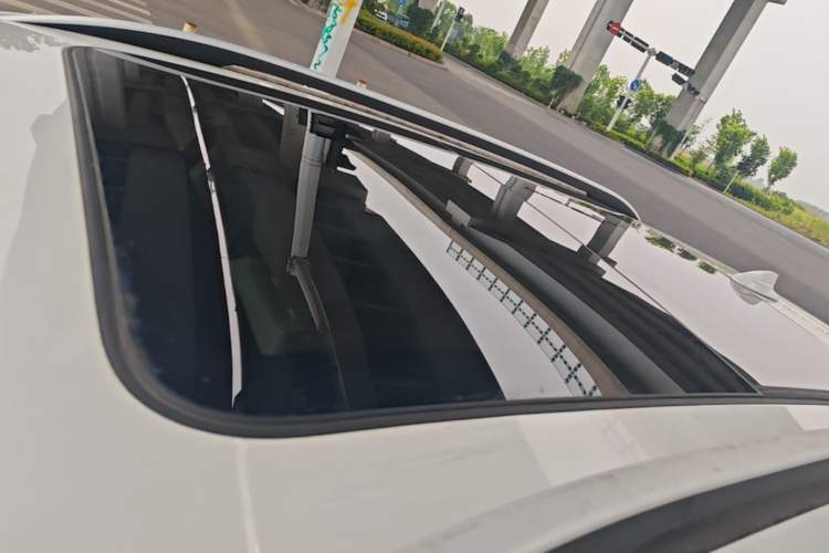 Used Zotye T700 2017 1.8T Dual-Clutch Luxury Model Roof