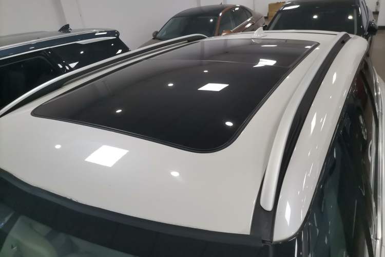 Used Zotye T700 2017 1.8T Dual-Clutch Luxury Model Roof