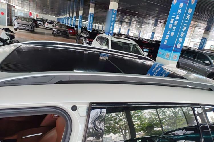 Used Zotye T700 2017 1.8T Dual-Clutch Luxury Model Roof