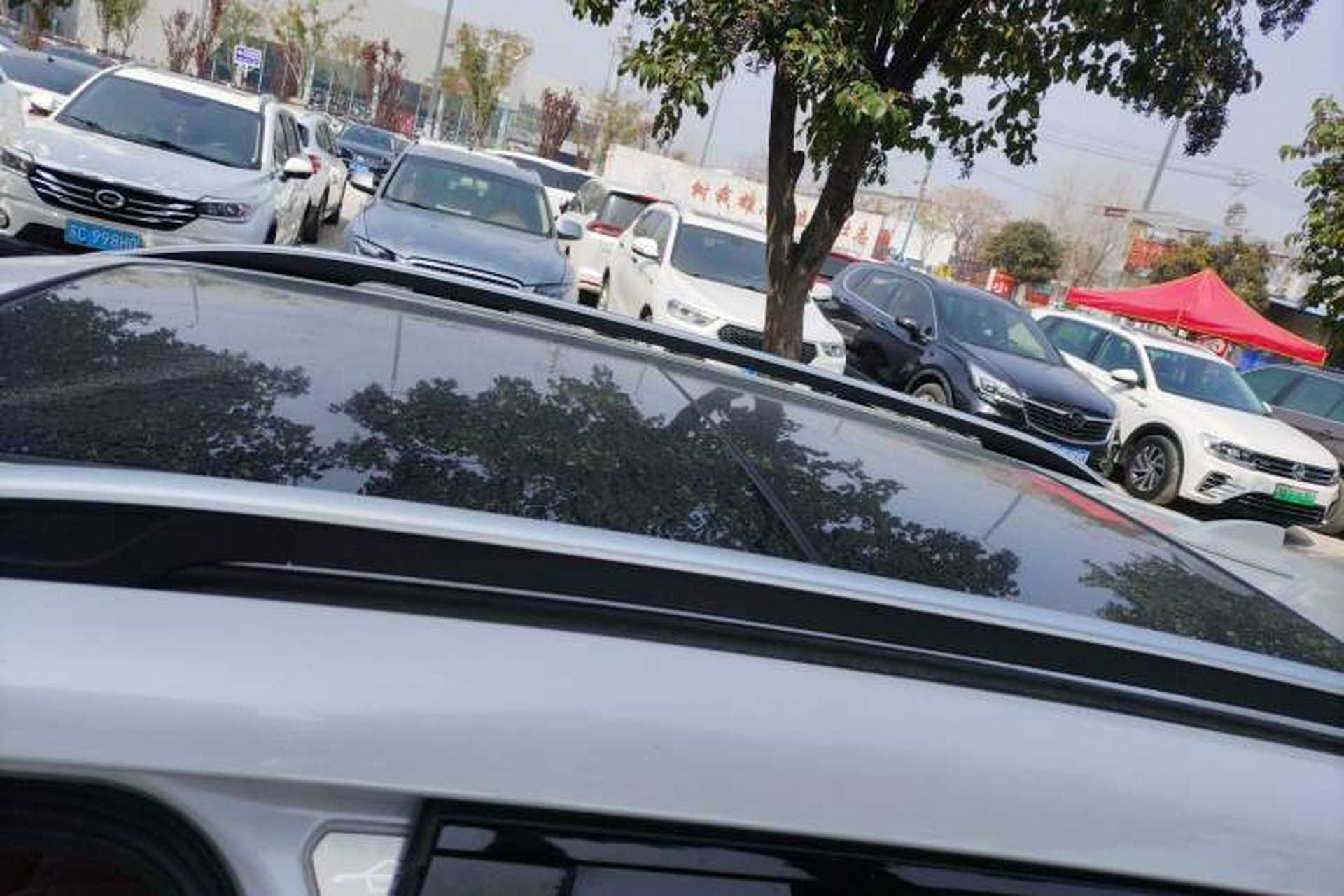 Used Zotye T700 2017 1.8T Dual-Clutch Prestige Model Roof