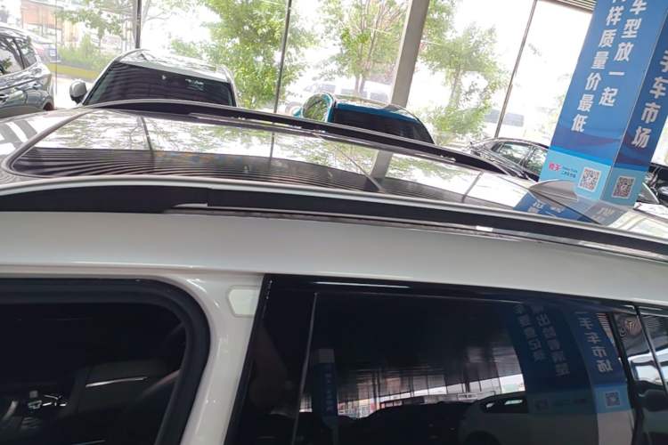 Used Zotye T700 2017 1.8T Dual-Clutch Luxury Model Roof