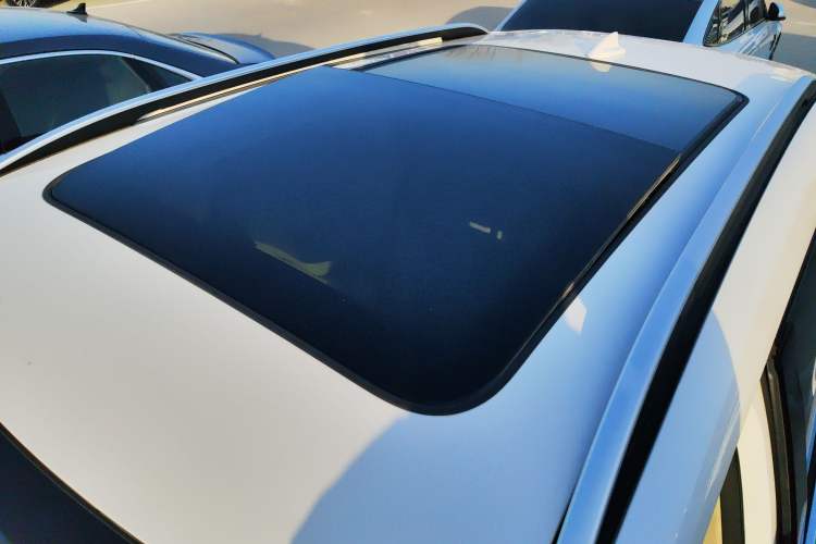 Used Zotye T700 2017 1.8T Dual-Clutch Prestige Model Roof