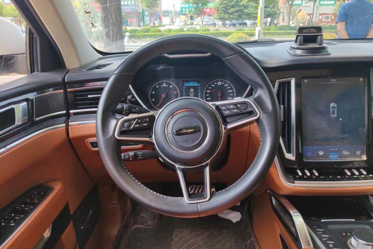 Used Zotye T700 2017 1.8T Dual-Clutch Luxury Model Steering Wheel