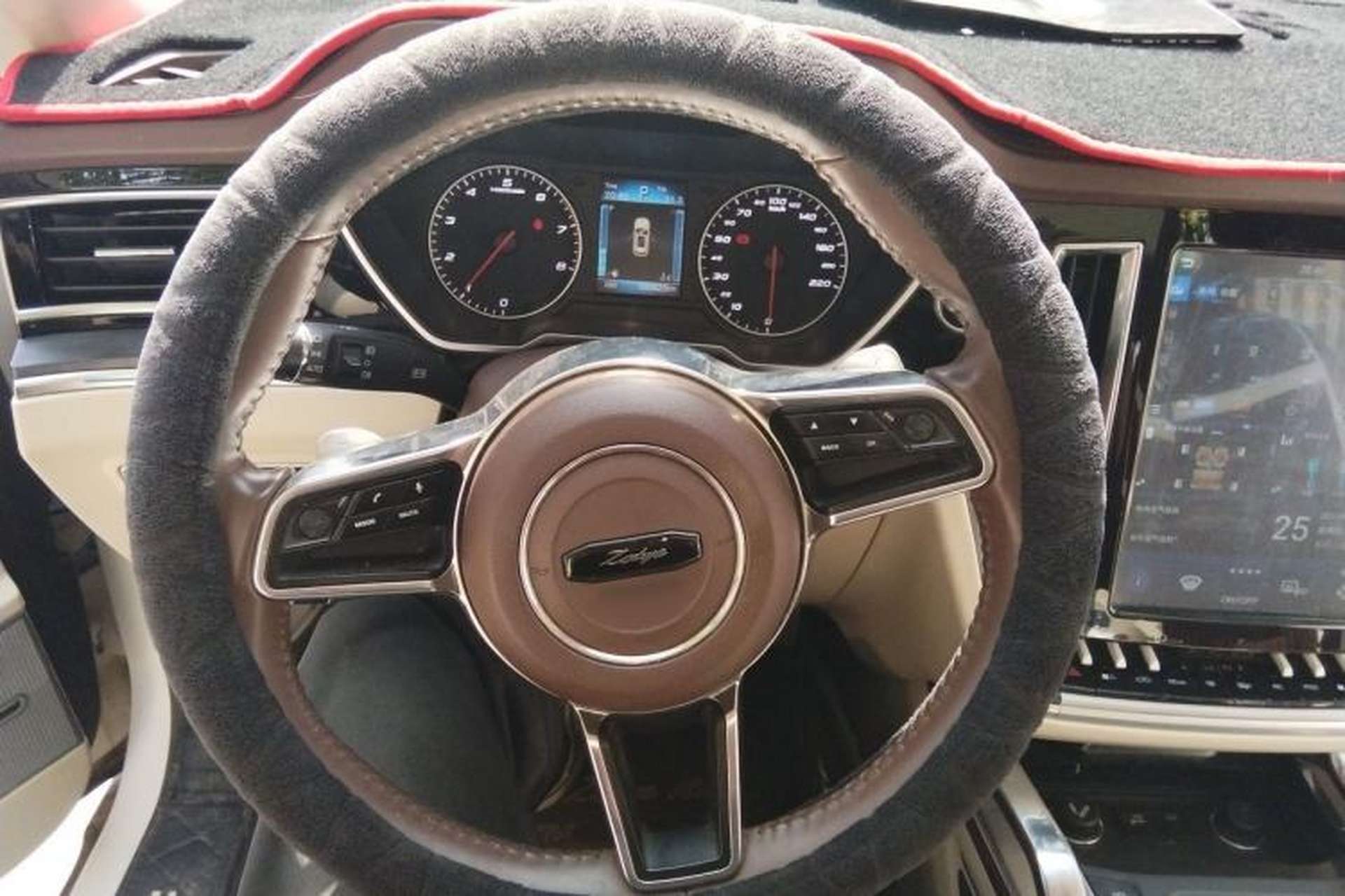 Used Zotye T700 2017 1.8T Dual-Clutch Luxury Model Steering Wheel