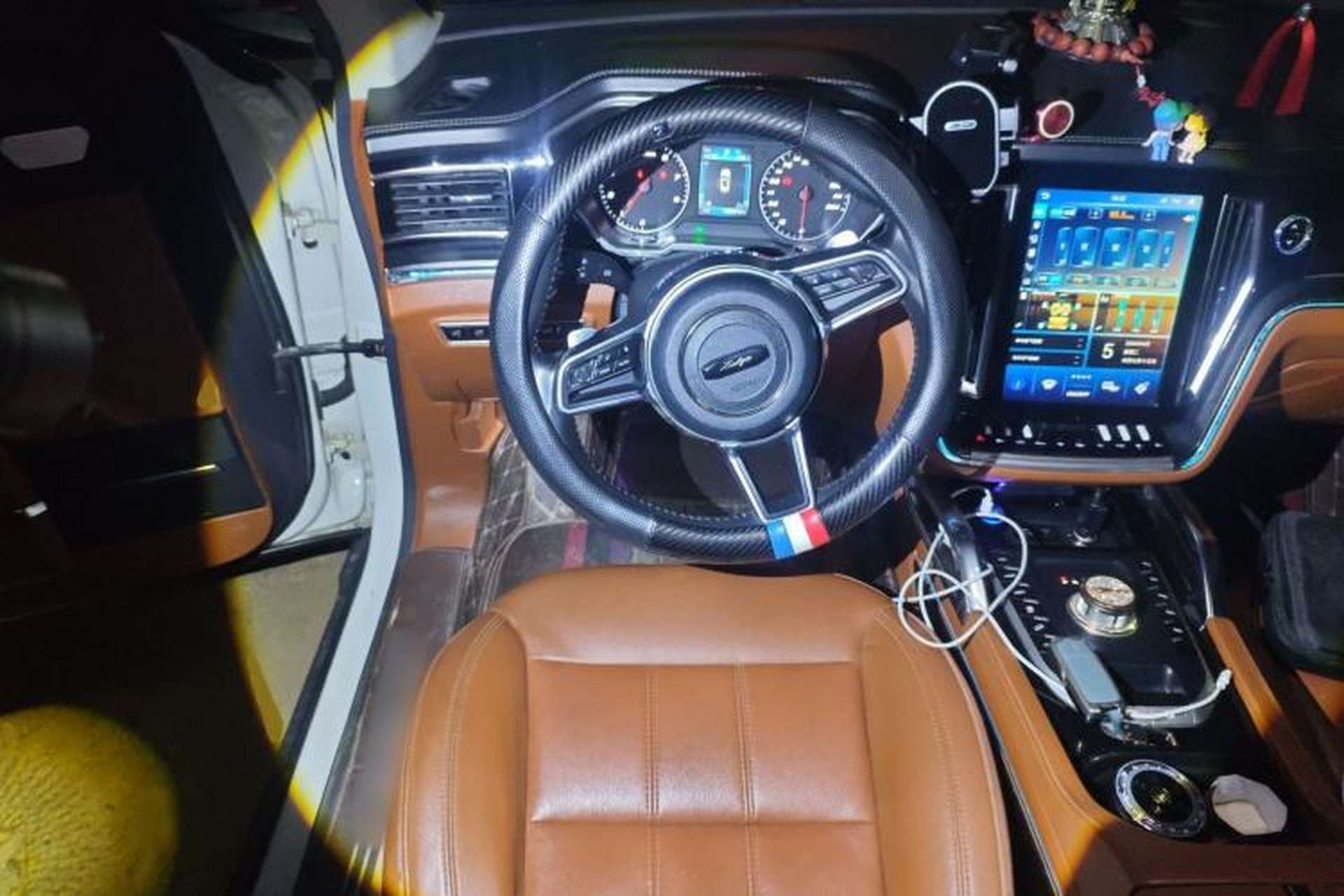 Used Zotye T700 2017 1.8T Dual-Clutch Luxury Model Steering Wheel