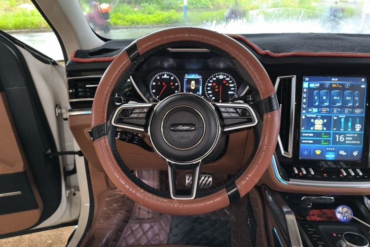 Used Zotye T700 2017 1.8T Dual-Clutch Luxury Model Steering Wheel