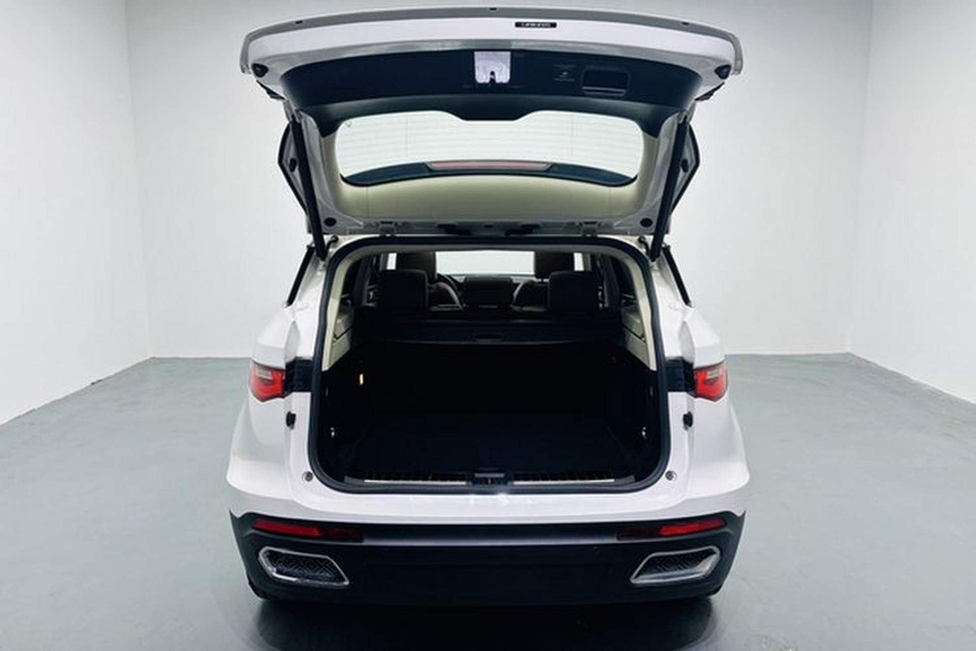Used Zotye T700 2017 1.8T Dual-Clutch Prestige Model Trunk