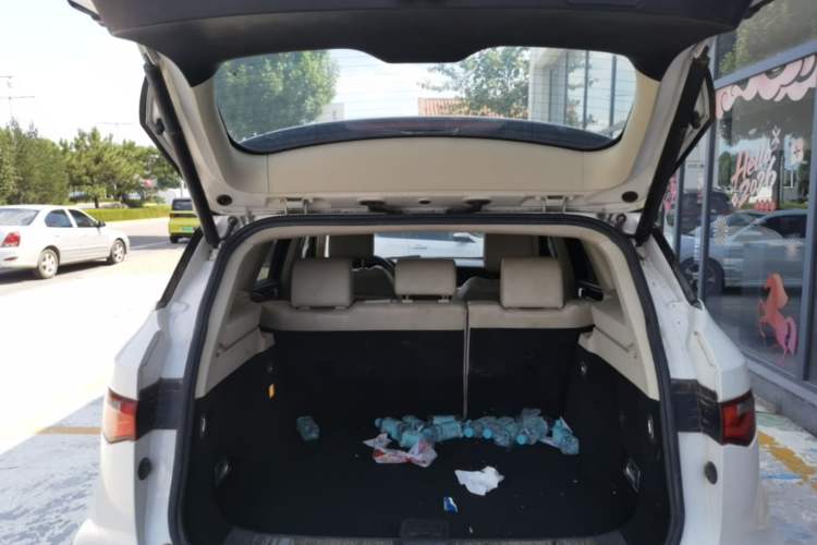 Used Zotye T700 2017 1.8T Dual-Clutch Prestige Model Trunk