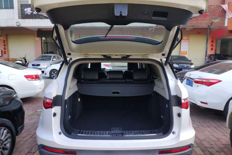 Used Zotye T700 2017 1.8T Dual-Clutch Prestige Model Trunk