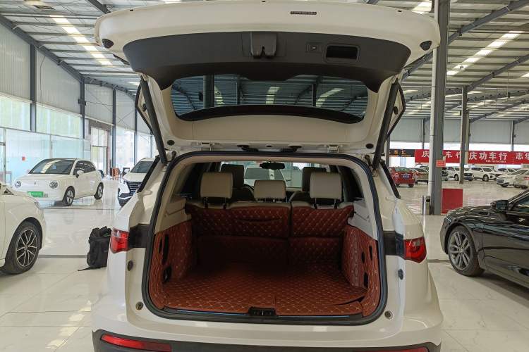 Used Zotye T700 2017 1.8T Dual-Clutch Prestige Model Trunk