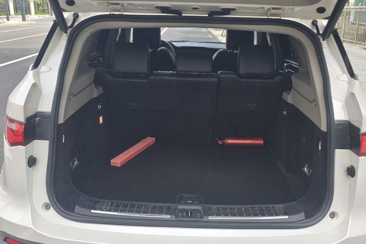 Used Zotye T700 2017 1.8T Dual-Clutch Prestige Model Trunk