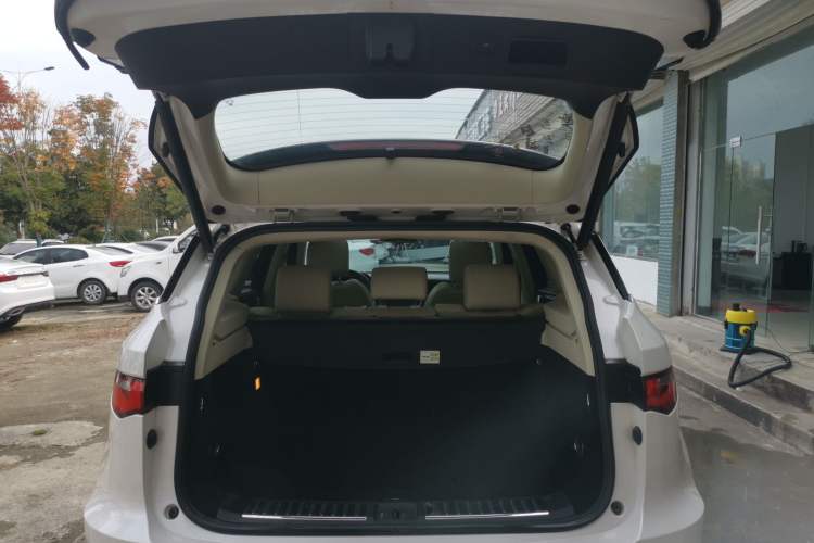 Used Zotye T700 2017 1.8T Dual-Clutch Prestige Model Trunk