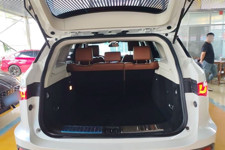 Used Zotye T700 2017 1.8T Dual-Clutch Luxury Model Trunk