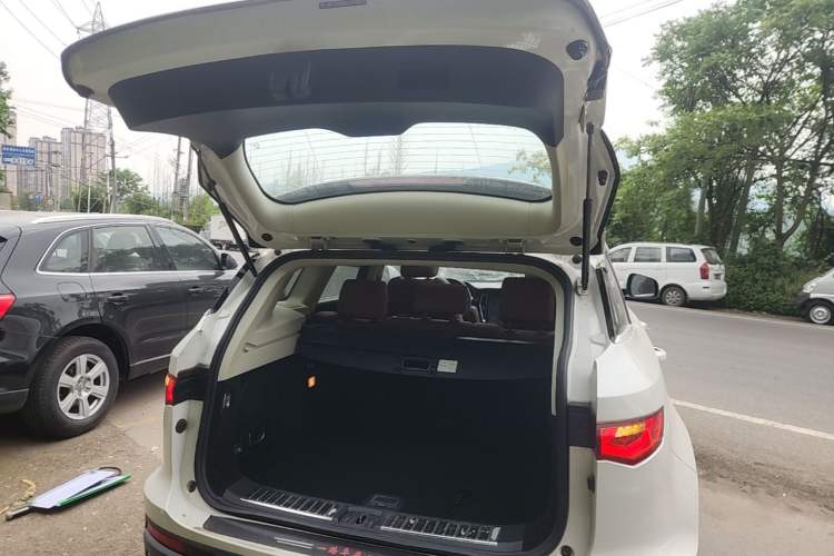 Used Zotye T700 2017 1.8T Dual-Clutch Luxury Model Trunk