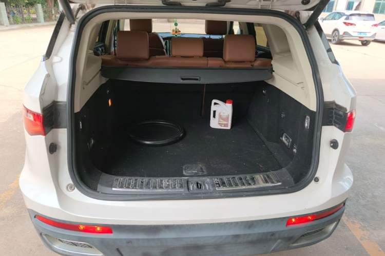 Used Zotye T700 2017 1.8T Dual-Clutch Prestige Model Trunk