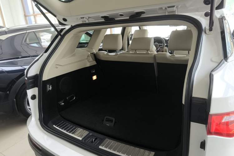 Used Zotye T700 2017 1.8T Dual-Clutch Luxury Model Trunk