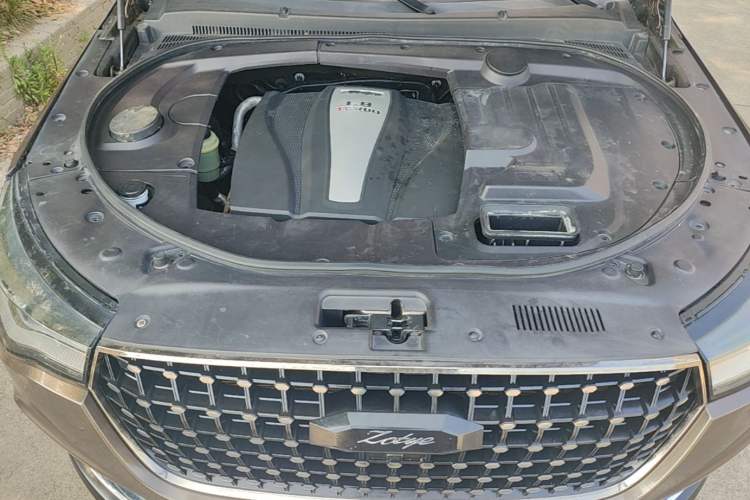 Used Zotye T700 2017 1.8T Dual-Clutch Luxury Model Engine Bay
