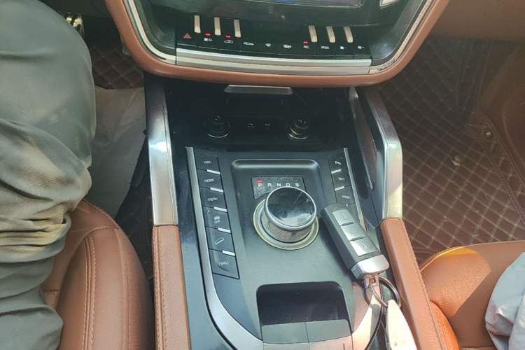 Used Zotye T700 2017 1.8T Dual-Clutch Luxury Model Gear Lever