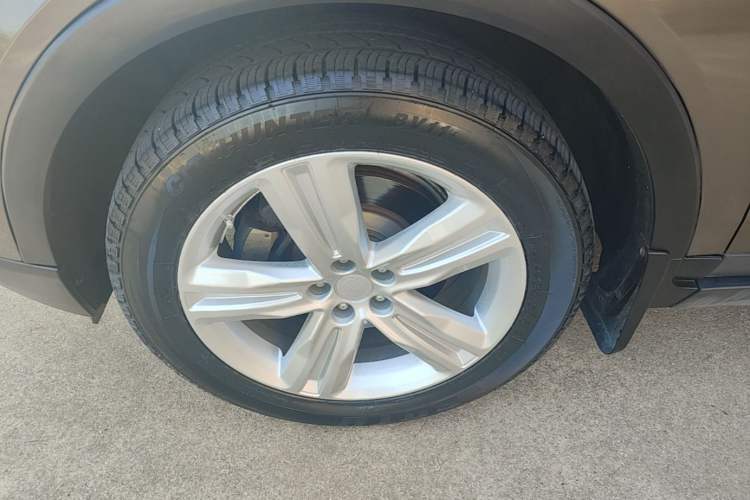 Used Zotye T700 2017 1.8T Dual-Clutch Luxury Model Left Front Wheel Hub