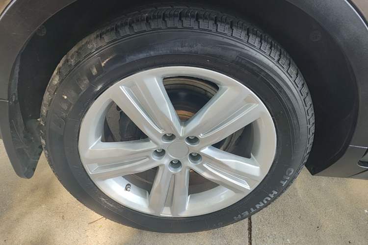 Used Zotye T700 2017 1.8T Dual-Clutch Luxury Model Right Rear Wheel Hub