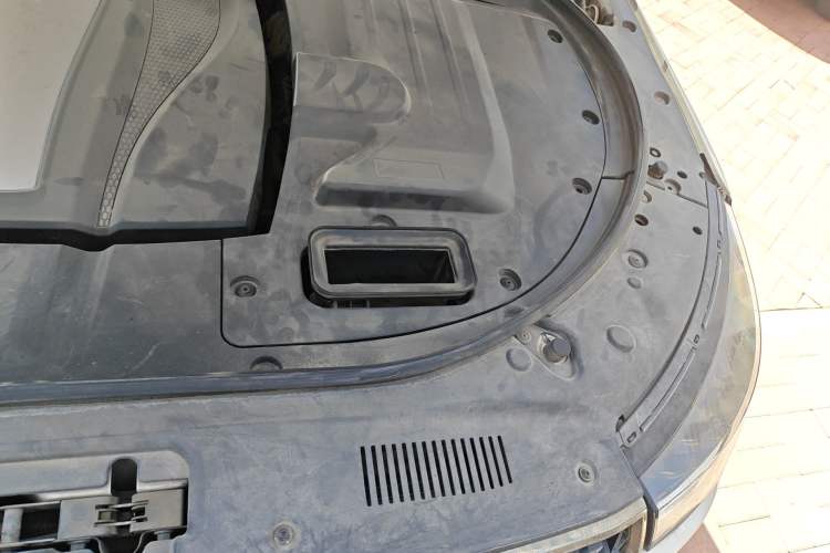 Used Zotye T700 2018 1.8T Dual-Clutch Custom Edition Engine Bay Left