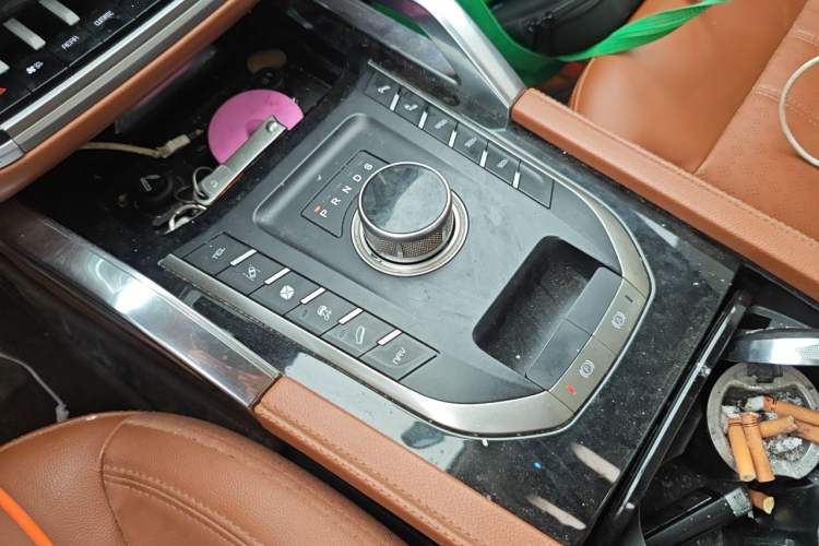 Used Zotye T700 2018 1.8T Dual-Clutch Custom Edition Gear Lever