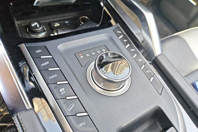 Used Zotye T700 2018 1.8T Dual-Clutch Custom Edition Gear Lever