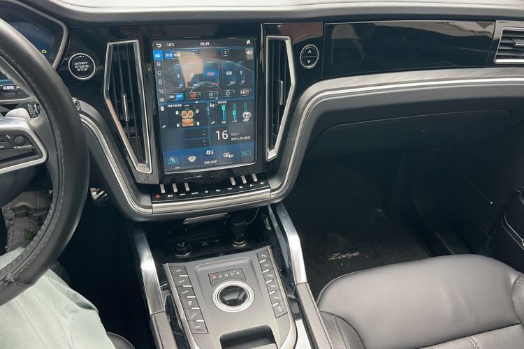 Used Zotye T800 2018 2.0T Automatic Prestige Smart Connectivity 7-Seater Audio And AC Panel