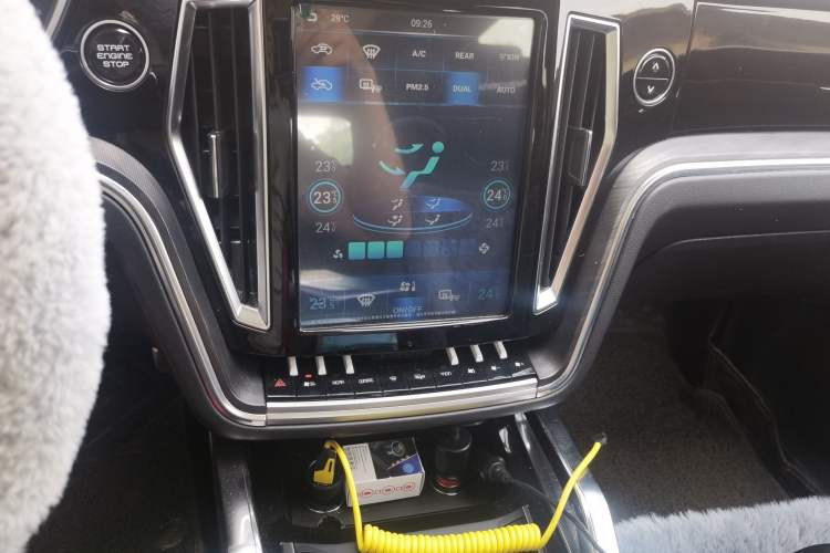 Used Zotye T800 2018 2.0T Automatic Luxury Connected 7-Seater Audio And AC Panel