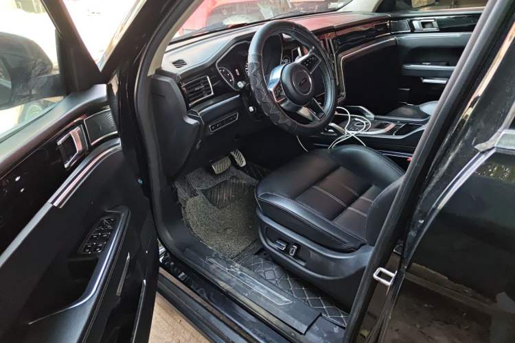 Used Zotye T800 2018 2.0T Automatic Luxury Connected 7-Seater Driver Seat