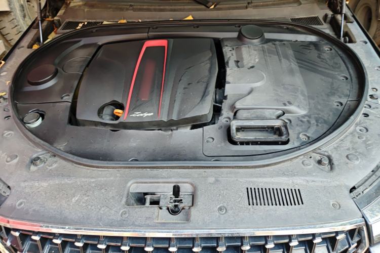Used Zotye T800 2018 2.0T Automatic Luxury Connected 7-Seater Engine Bay
