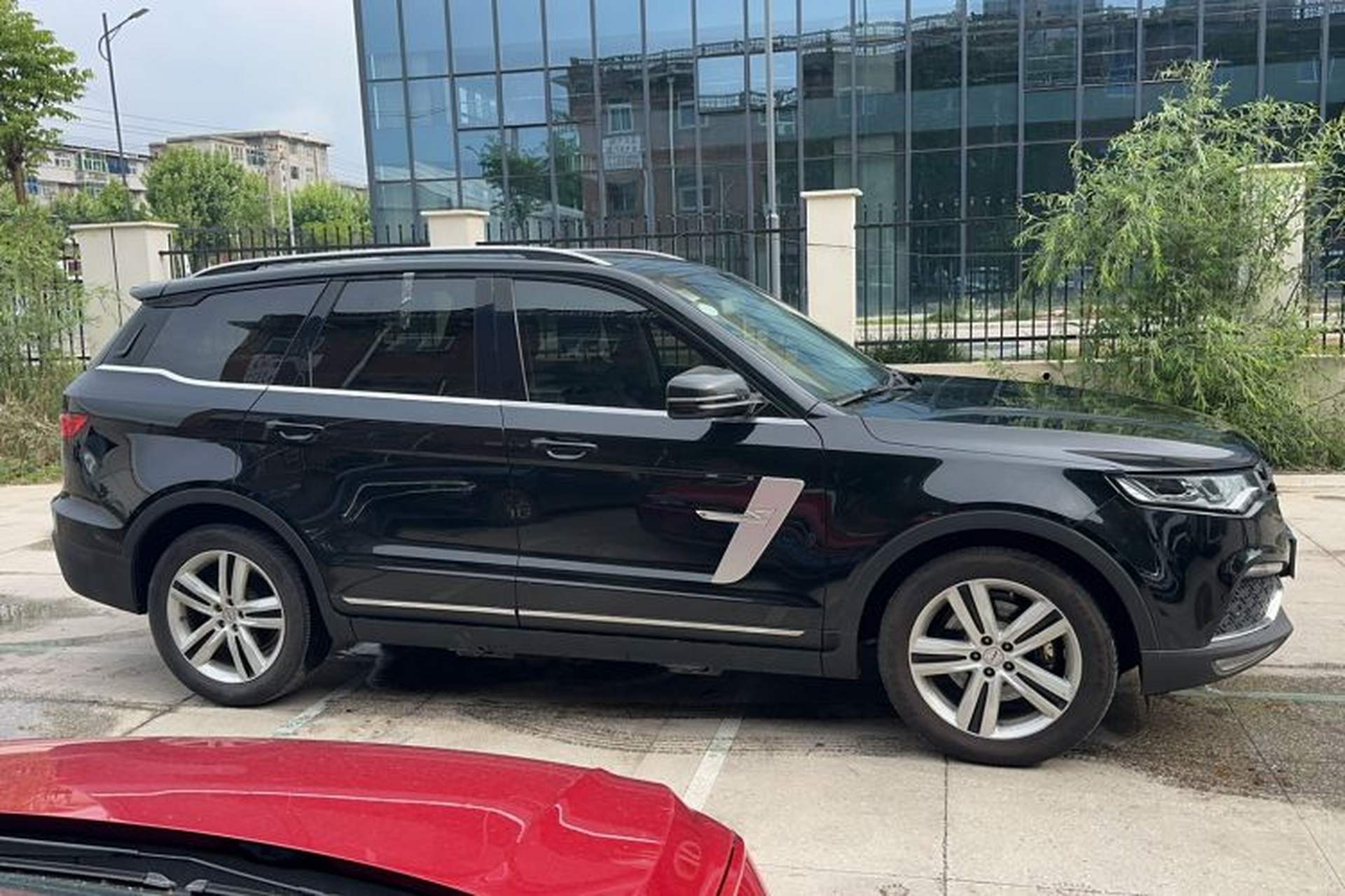 Used Zotye T800 2018 2.0T Automatic Prestige Smart Connectivity 7-Seater Exterior 3