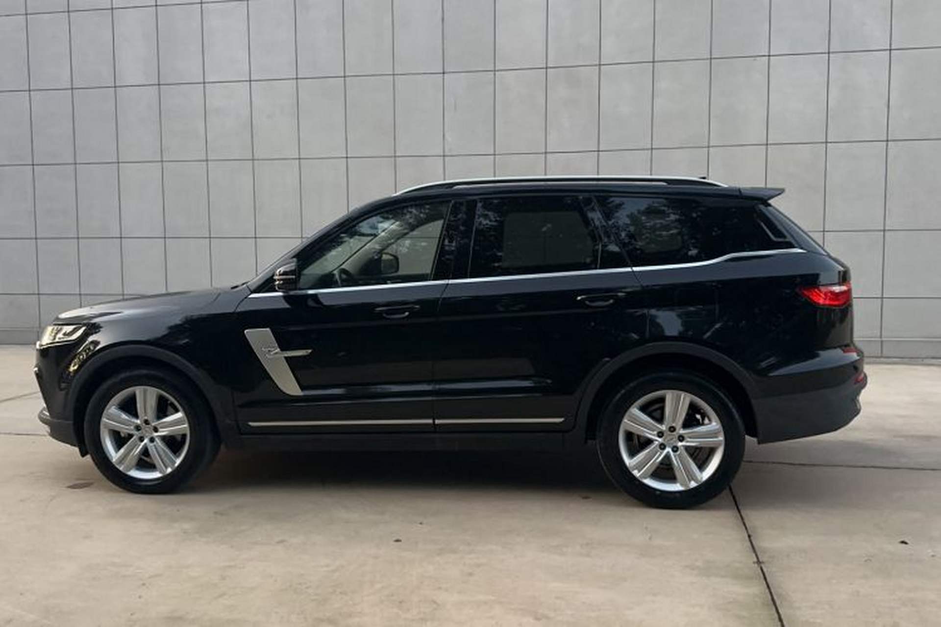 Used Zotye T800 2018 2.0T Automatic Luxury Connected 7-Seater Exterior 7
