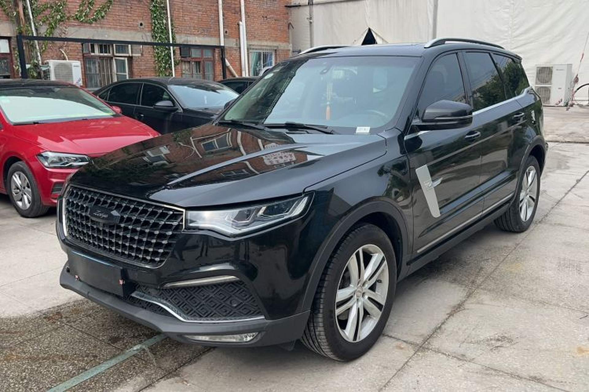Used Zotye T800 2018 2.0T Automatic Prestige Smart Connectivity 7-Seater Front Left 45 Deg