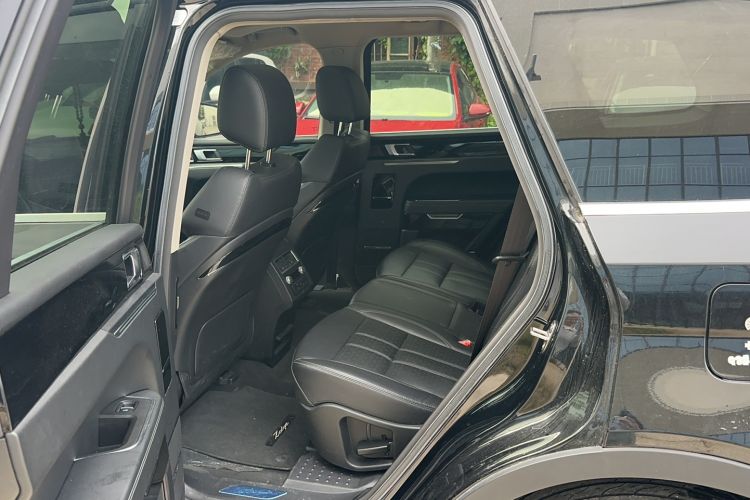 Used Zotye T800 2018 2.0T Automatic Prestige Smart Connectivity 7-Seater Interior 2