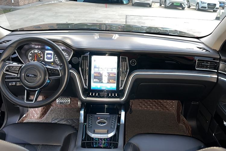 Used Zotye T800 2018 2.0T Automatic Luxury Connected 7-Seater Interior 4