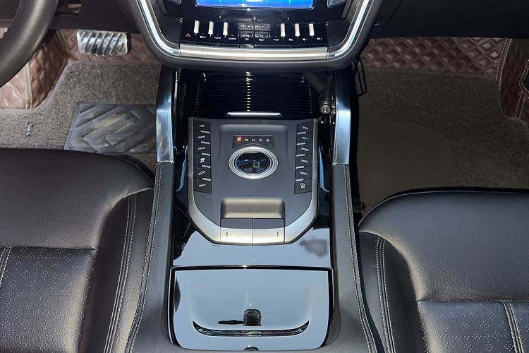 Used Zotye T800 2018 2.0T Automatic Luxury Connected 7-Seater Interior 6