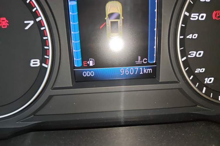 Used Zotye T800 2018 2.0T Automatic Luxury Connected 7-Seater Odometer Close Up