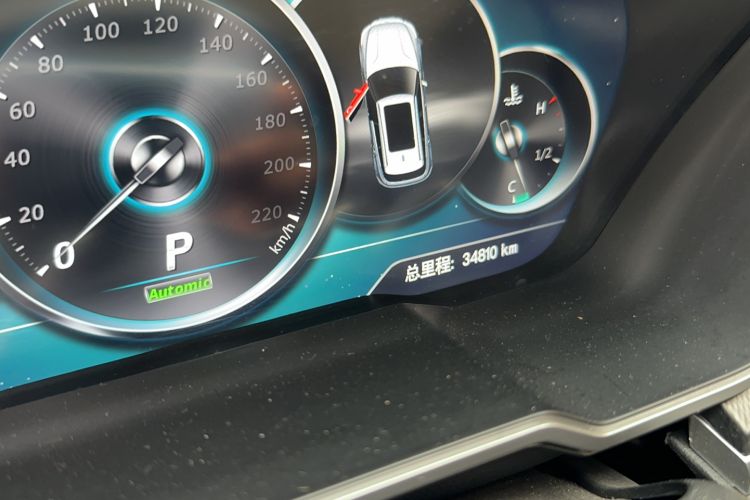 Used Zotye T800 2018 2.0T Automatic Prestige Smart Connectivity 7-Seater Odometer Close Up