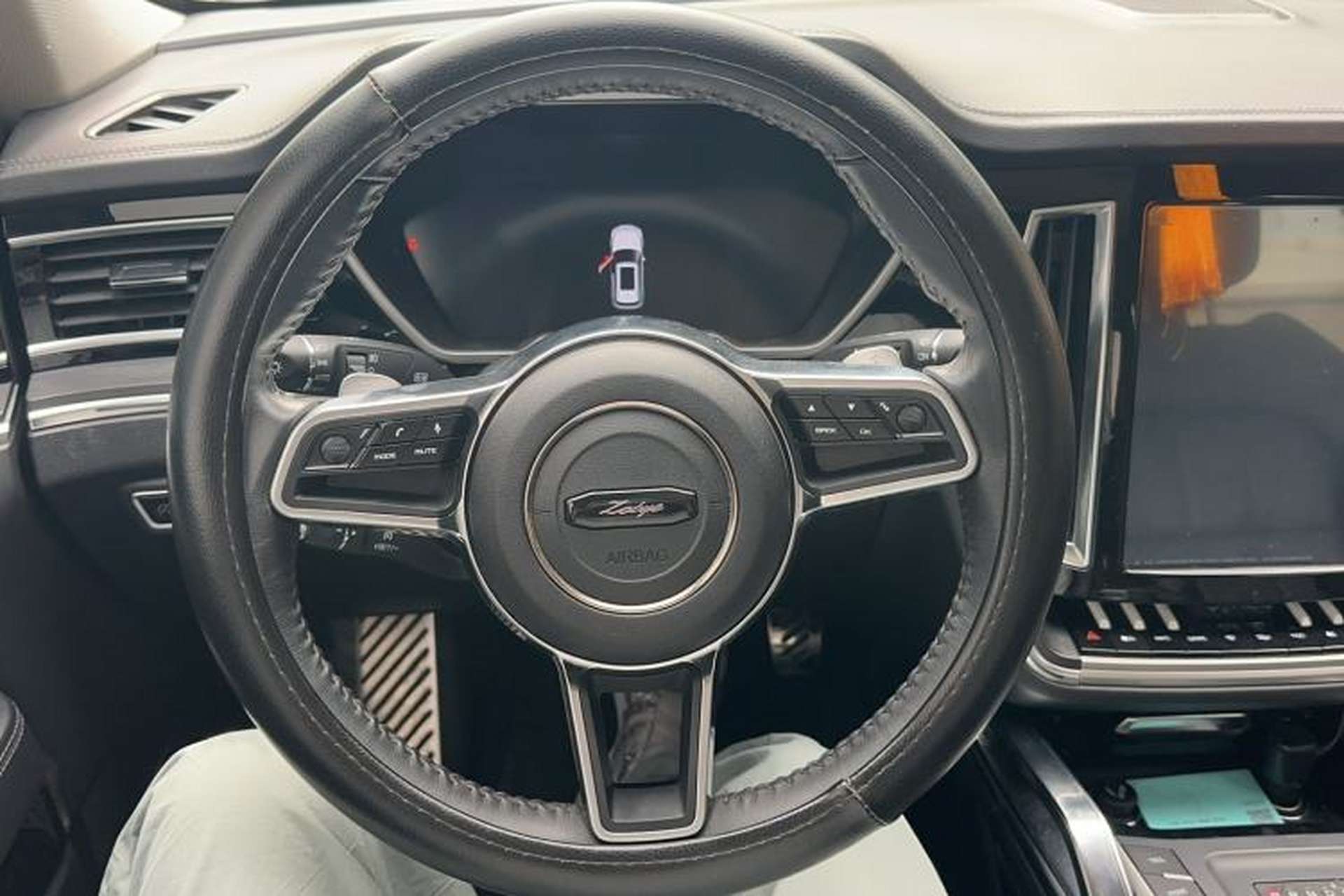 Used Zotye T800 2018 2.0T Automatic Prestige Smart Connectivity 7-Seater Steering Wheel
