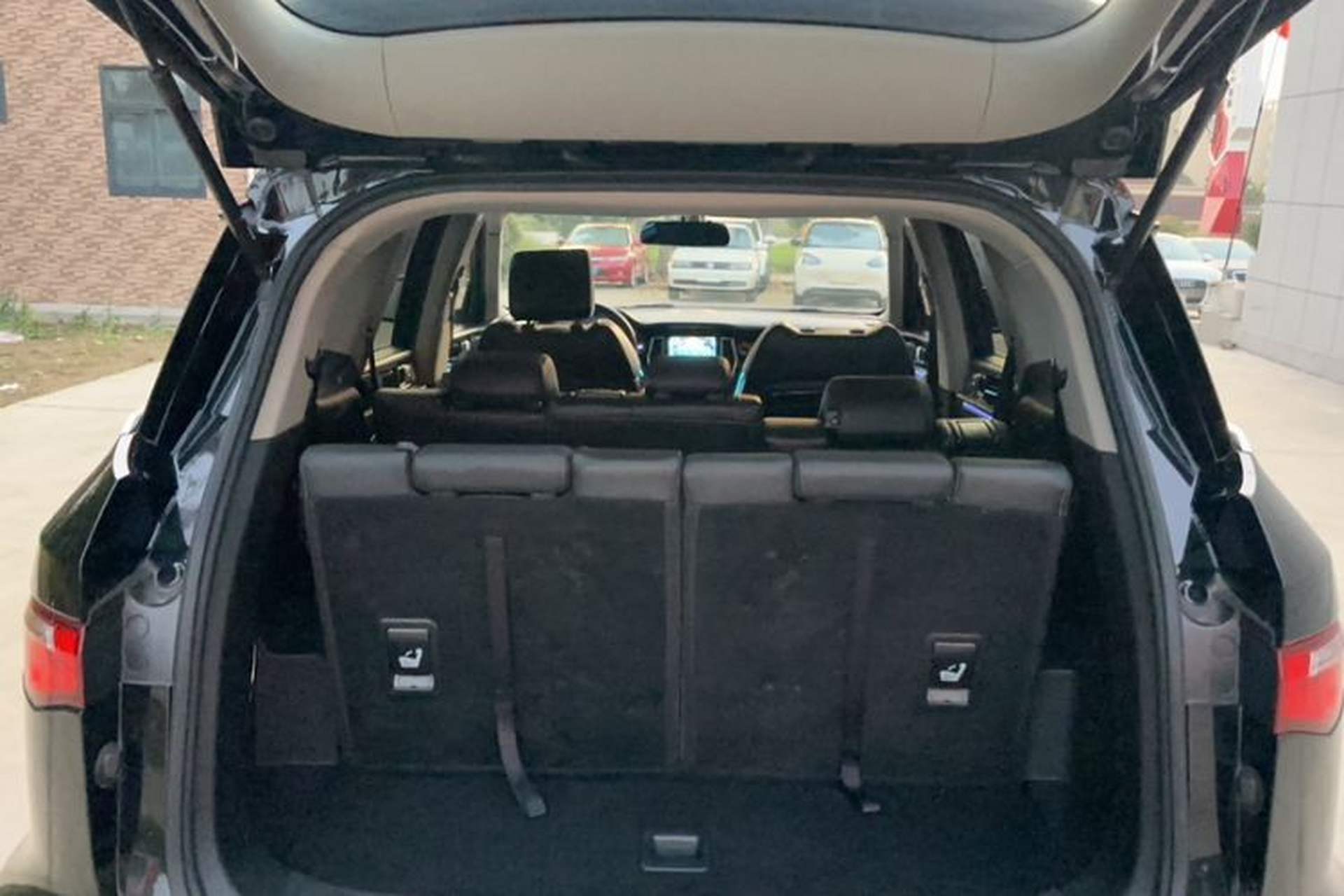 Used Zotye T800 2018 2.0T Automatic Luxury Connected 7-Seater Trunk